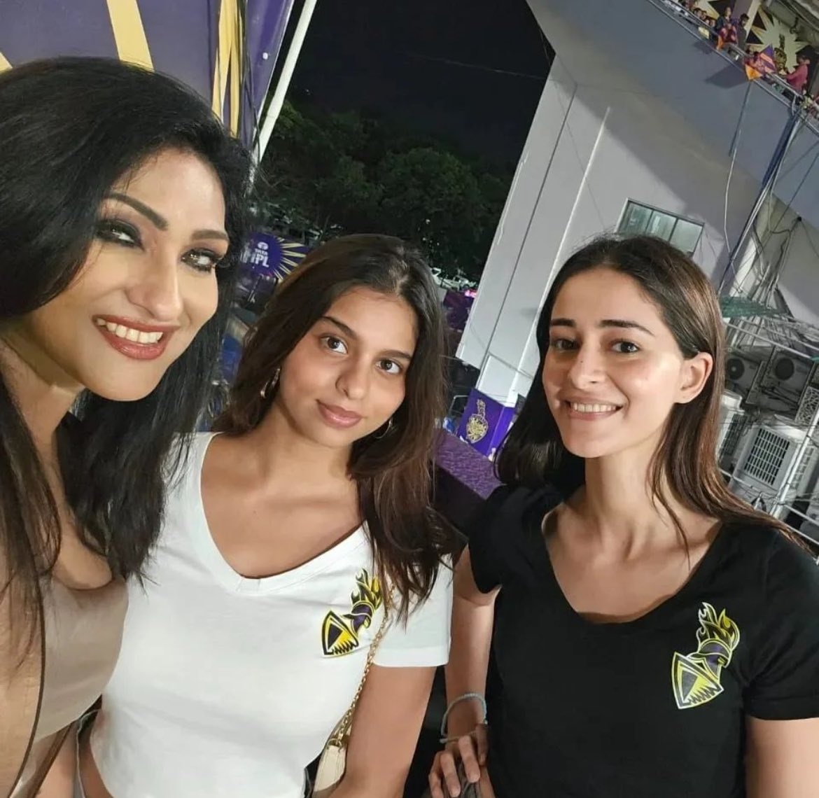 #SuhanaKhan at #KKRvsMI match 💜