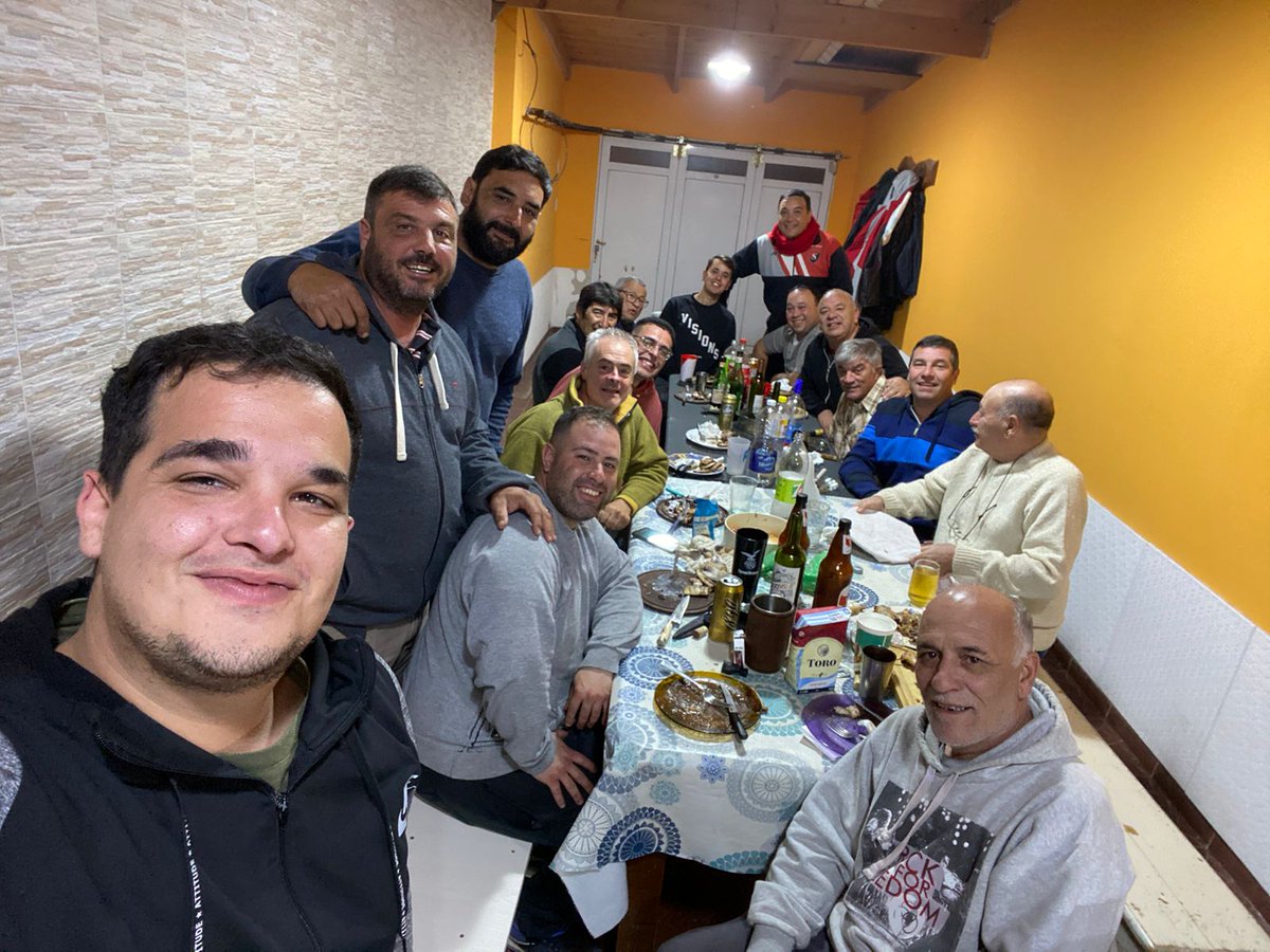 joeayas's tweet photo. La banda volvió a tocar, en el lugar donde comenzo la historia ⚫️🔴 ⭐️2018⭐️2019! https://t.co/wRyBFwCLdR