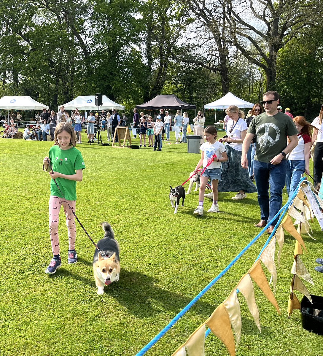 BedalesPrep's tweet photo. A huge thank you to the FoBP, Friends of Bedales Prep for the brilliant 'Barking, Bats and Balls' event - Cricket, Fete and Dog Show all in one glorious afternoon!

#schoolfete #thebedalesdifference #bedaleschool #petersfieldpulse #hampshire #independent #Bedalesprep https://t.co/JXctOV87p4
