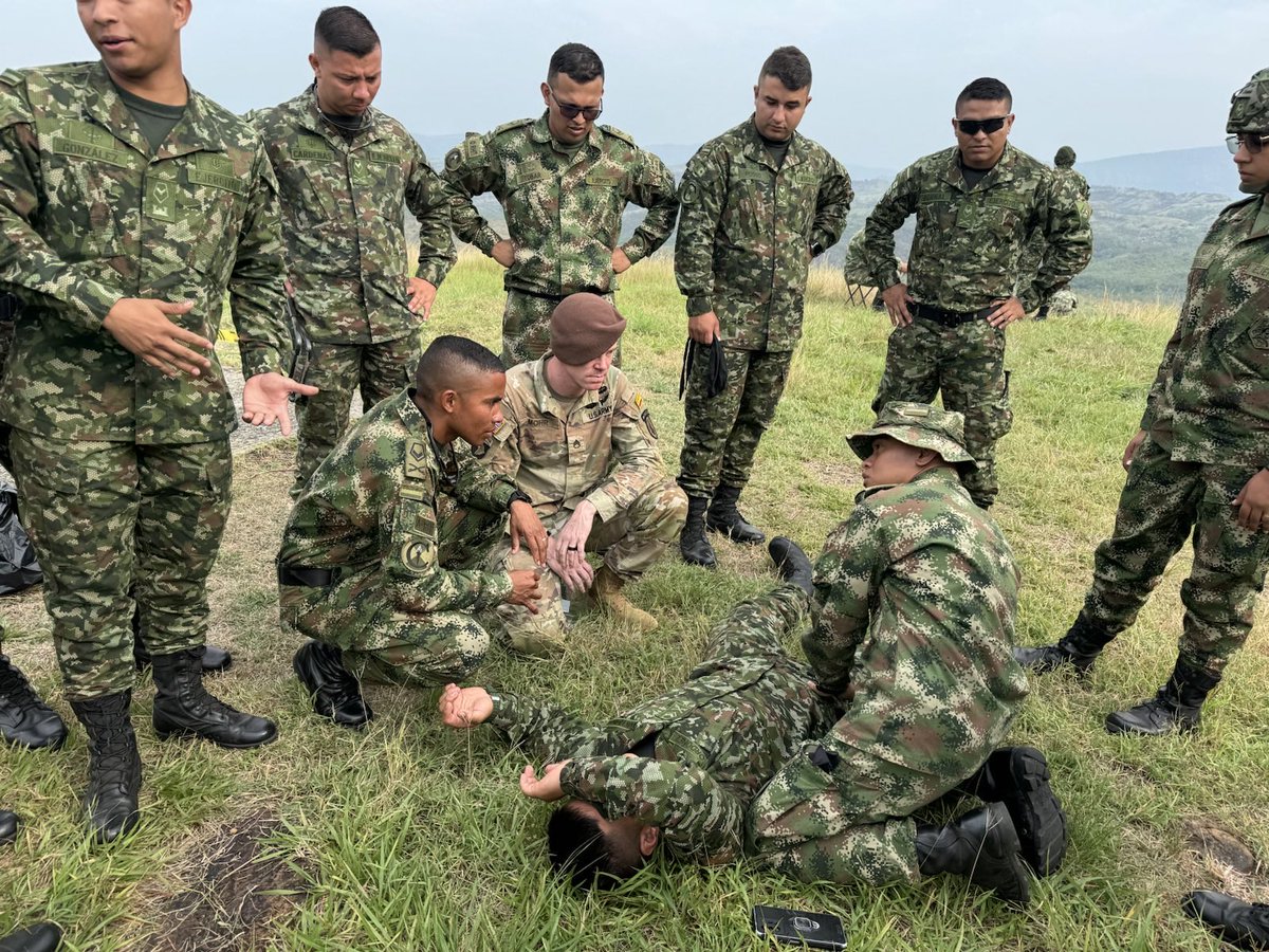 Making A Difference by Building Medical Capability!🩺🩹

An Advisor with @1st_SFAB observes medical training in Colombia to build interoperability with security force partners. 

#Readiness #StrongerTogether #BeAllYouCanBe #Soldiers @armysfabs  @USArmy