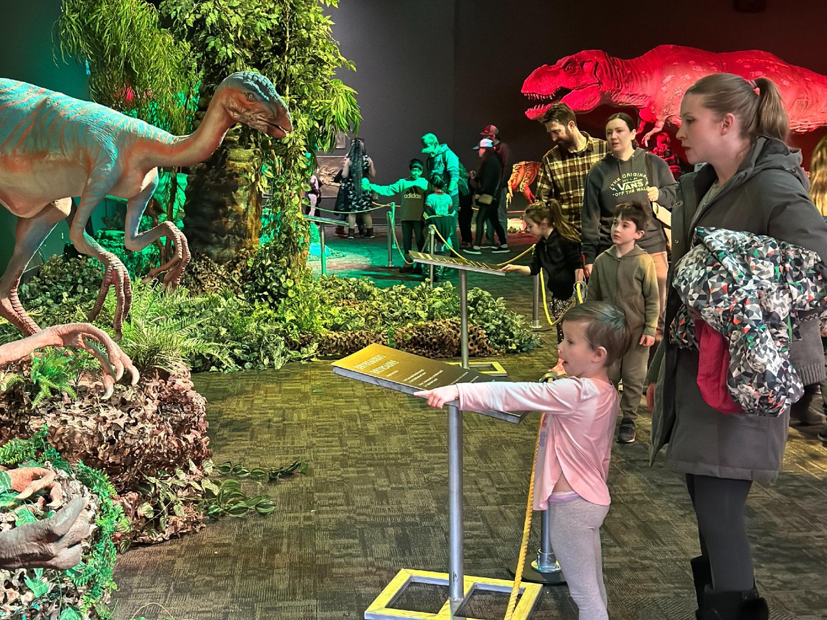 Next weekend, get prehistoric and extraterrestrial at #MyTWOSE! The Science Centre has special family fun activities planned from May 18 right through to May 22! 🦕🌠 🎟️ twose.ca/victoria #yeg #yegevents #yeglocal