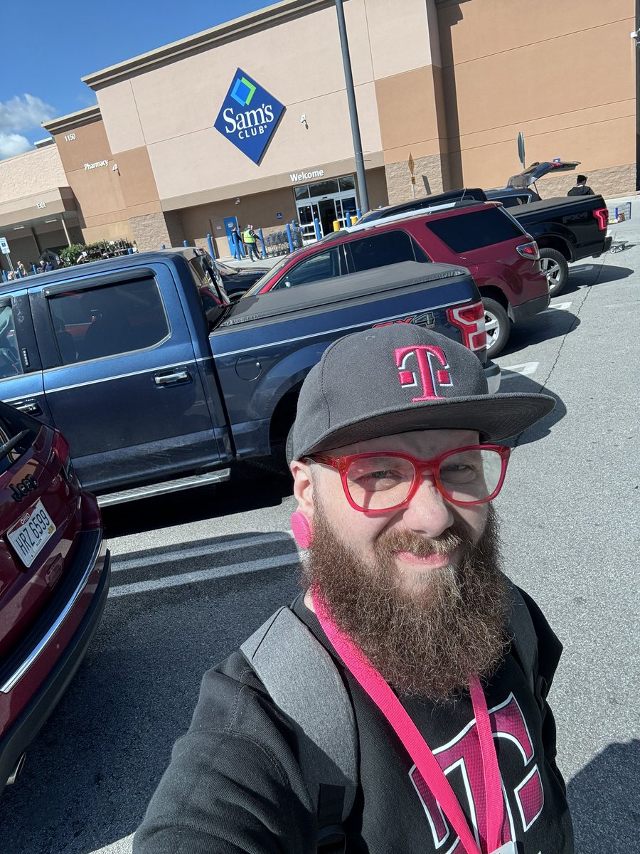 Welp today marks my last official day as an RSM!! Spending my day doing SYNCs at Sam’s Club!! Experience store here I come!! #teammagenta #Tmobile