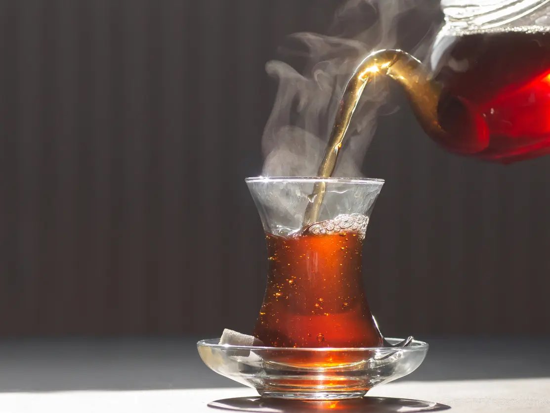 د. أحمد العمار: الشاي أحد أكثر المشروبات فائدة على وجه الأرض، يعد غني بمضادات الأكسدة التي تقي من بعض أنواع السرطان وتحسّن صحة القلب