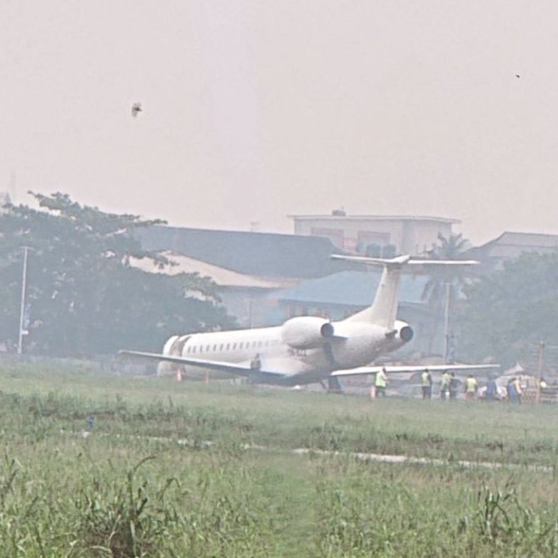 5N-BZZ, @XejetNG operating for @ngeagle_airline. This ERJ145 veered off the runway at Lagos this afternoon. Almost the same spot where the Dana Air incident happened a few weeks ago.