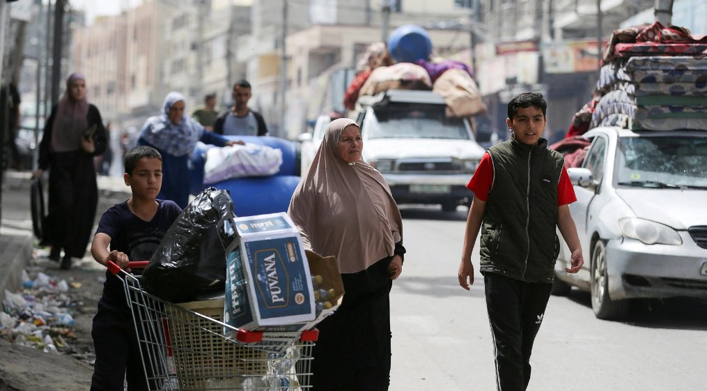 Israel has ordered Palestinians to forcibly flee more areas in Gaza’s Rafah, as it prepares to expand its ground offensive.
#AirBlockade4Israel #NoFlyZone4Israel #ICJ_Breach #ICC4Israel #GazaGenocide #PalestinianGenocide #StopArmingIsrael #BoycottEurovision #SanctionIsrael #Regim
