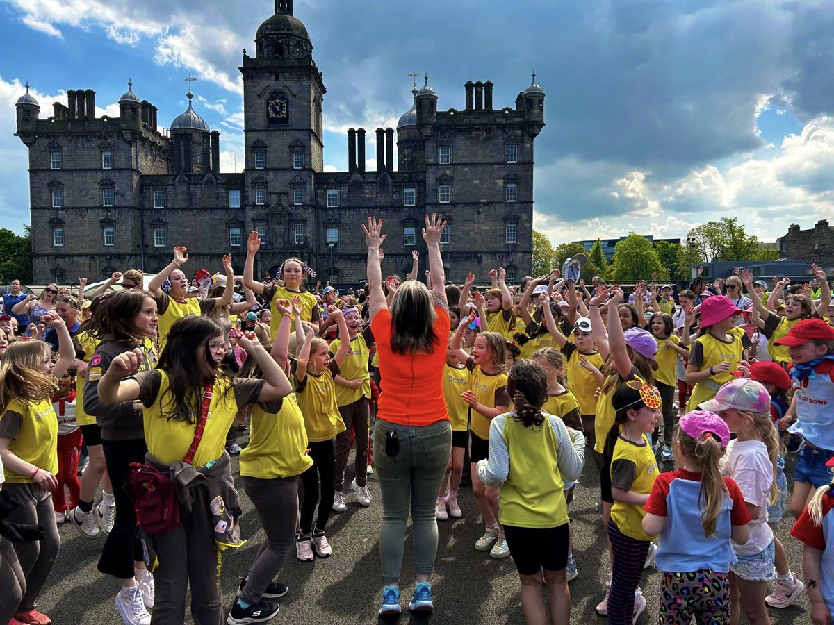 This was @GirlguidingEdin today with @Chiefradio1 Kids Rock parties @kirstybairdbem doing her thing Book is for your next event 300 girls here @GirlguidingScot “best part of the day”