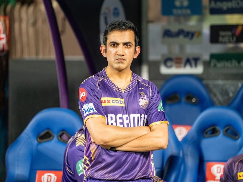 The Man, The Myth, The Legend!!🔥

Forever greatful to you @GautamGambhir for coming back at KKR 🦁🙌