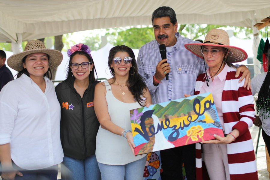 📢¡𝐀𝐬í 𝐥𝐨 𝐃𝐢𝐣𝐨! 🇻🇪 Pdte. @NicolasMaduro: La mujer venezolana es fuerza y lucha, son una gran inspiración. #VenezuelaExpresiónCultural