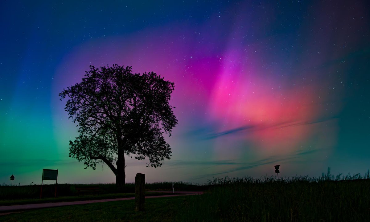 Aurora borealis in germany last night, near Stuttgart, germany.
#Auroraborealis 
#Polarlichter