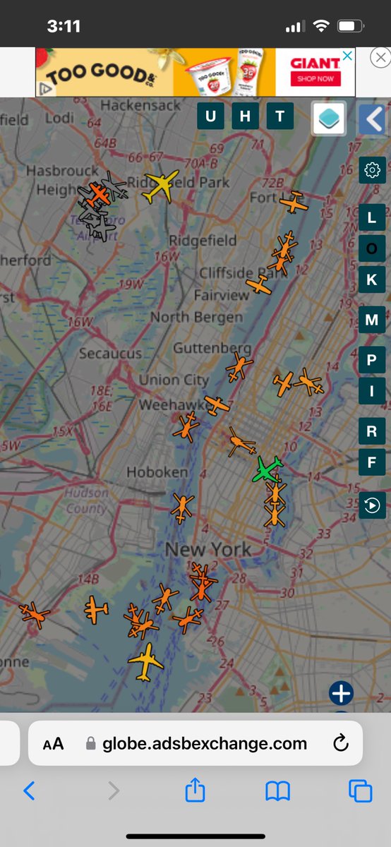 ALERT: massive aviation tourism crisis in NYC. @NYCMayor + @NYCEDC: if your goal=rendering outdoor life in NYC intolerable w/out noise-canceling earbuds, you’re doing a great job. @AmandaFariasNYC @AFineBlogger @Adrian_Benepe @StoptheChopNYNJ @LincolnRestler @jooltman @Komanoff