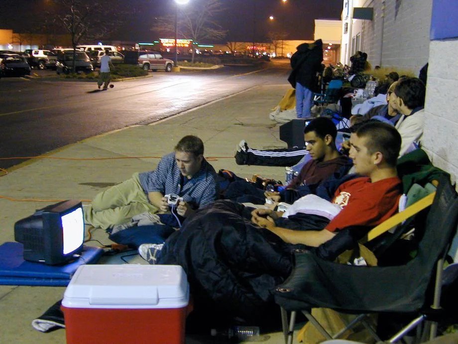 POV: It's 2009 and you're in line for the midnight release of MW2