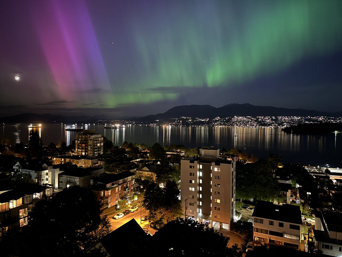 #auroraborealis over #kitsilano what a sight! #solarstorm #Vancouver