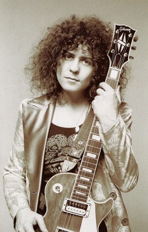 With my Les Paul
I know I'm small
But I enjoy living
Anyway.
                 -Marc Bolan/T. Rex 
#KALMIYH...❤️