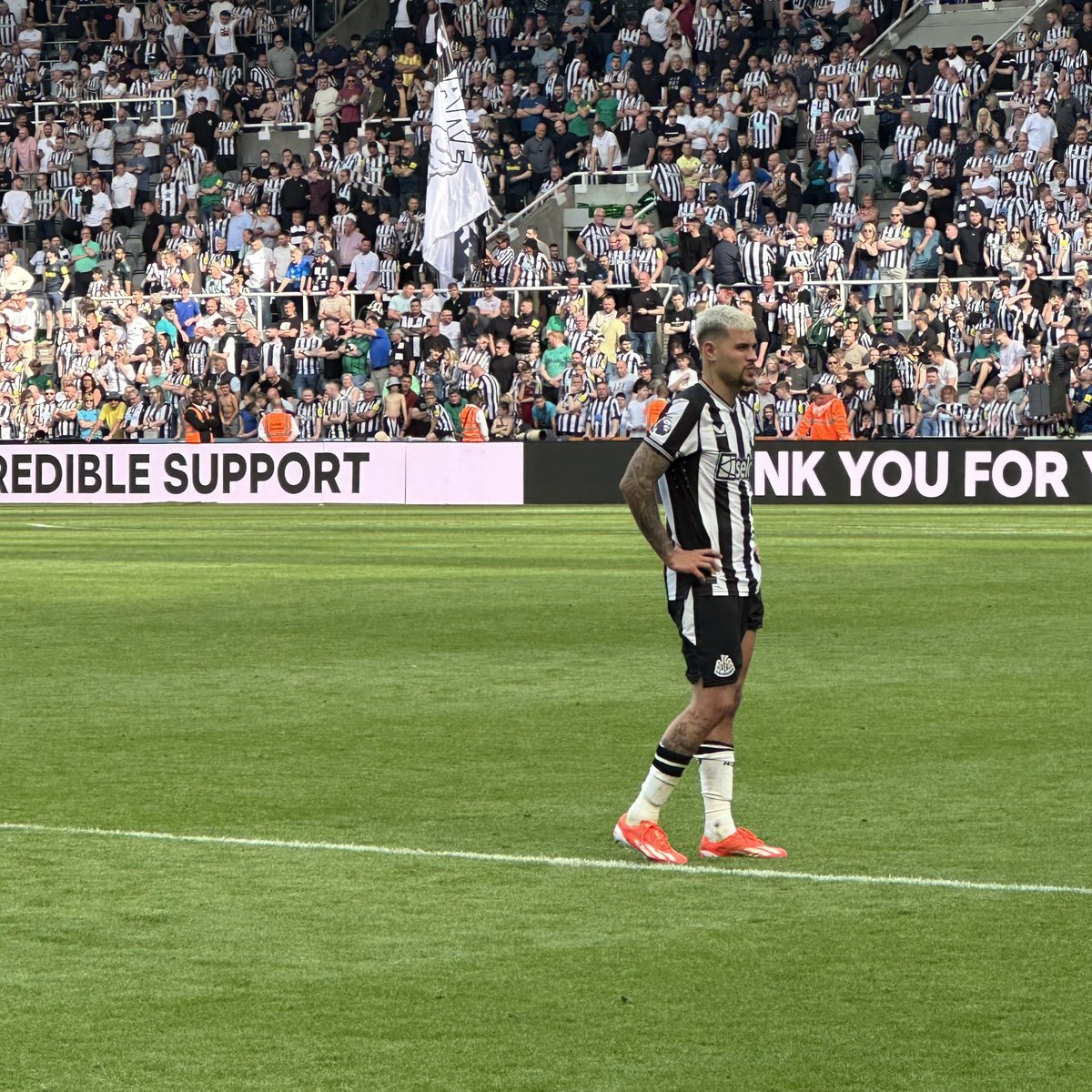 Hard to see <a href="/brunoog97/">Bruno Guimarães</a> today, hoping he’s not about to leave us  #NUFC