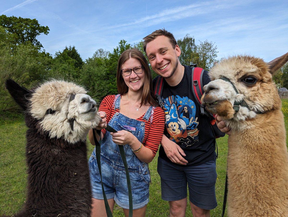 Woodland Alpaca Farm, what an epic place to visit!! 🦙😍

This has been a challenge to condense this down to 4 photo's for part 1 of today's epic day out, walking and feeding alpacas is literally life I tell ya!! Hope you're having a fantastic weekend Bambily!! 🥰💪

#Alpacalife