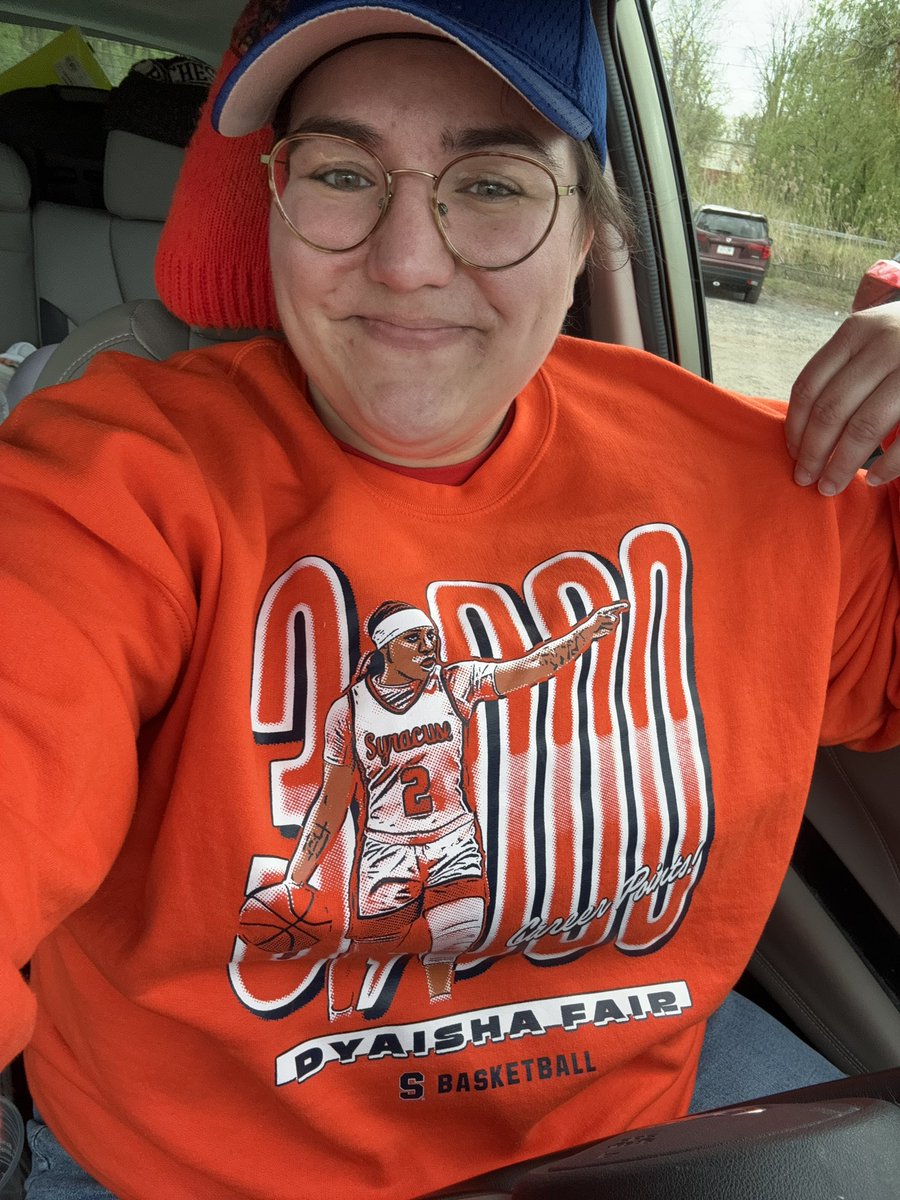 Wore this sweatshirt to the baseball fields I coach at and one of my players said “you know she’s in the wnba right?” Just more proof #EveryoneWatchesWomensSports Proud of you @DyaishaFair thank you for staying true to who you are and reppin Rochester proudly.