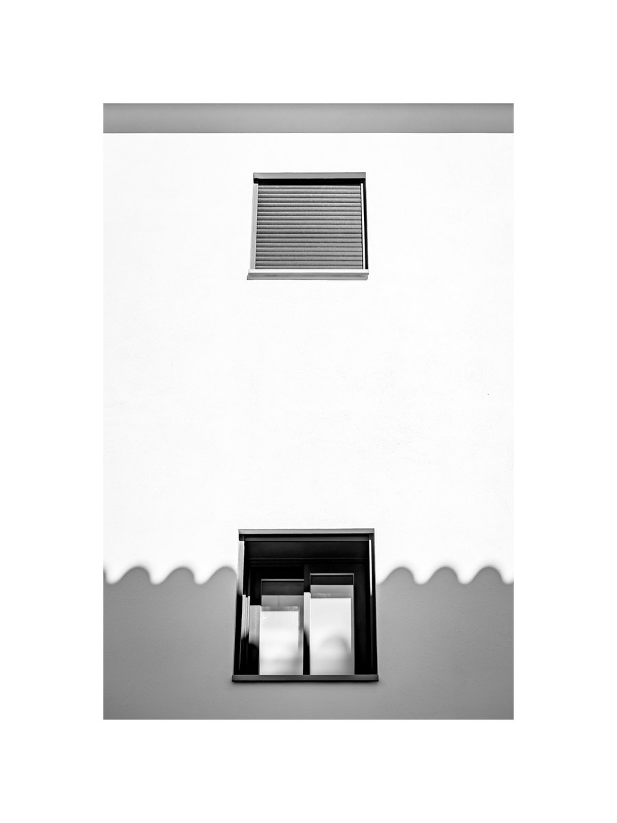 Onatge a ran de finestra.
#Catalunya #Catalonia #PinedadeMar #Barcelona #Maresme #fujifilm #fujifilmxt4 #fujixt4 #fuji27mm #fujinon27mm #blackandwhite #blancinegre #monochrome #streetphotography #fotografiadecarrer #lightroommobile @fujifilm_es