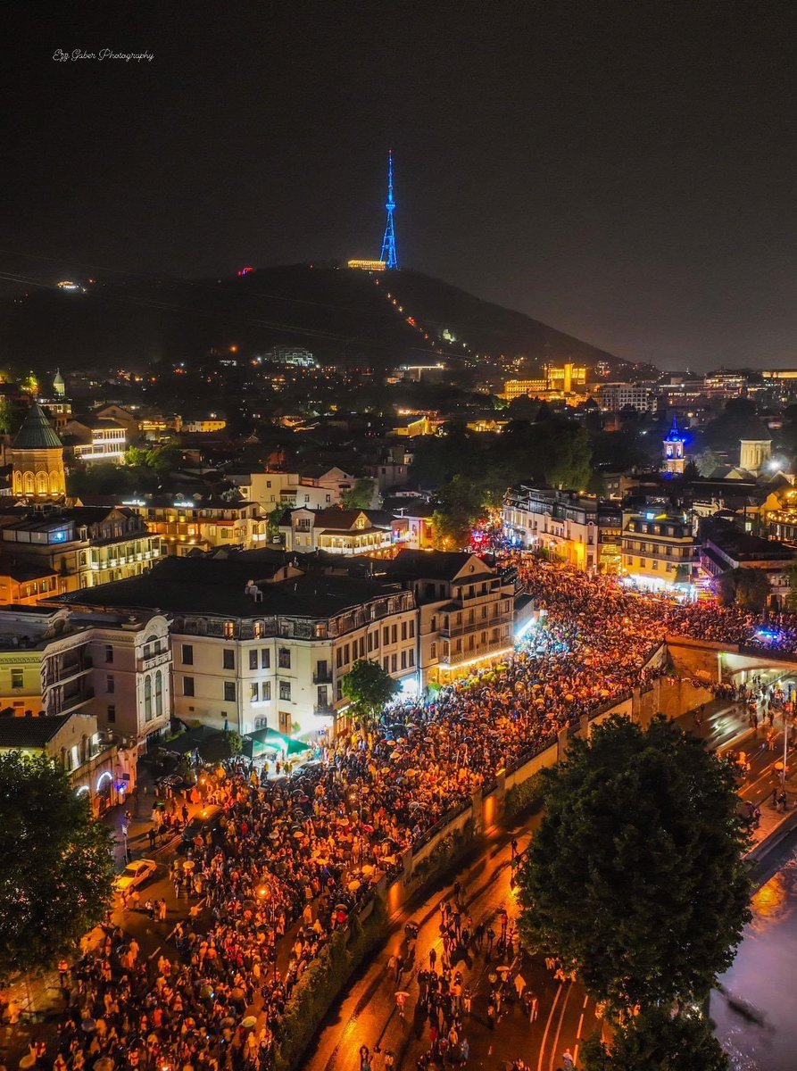 Absolutely massive anti-Russian protests in Tbilisi right now. In size, reminiscent of Kyiv 2014. No coincidence that it's for the same reason.