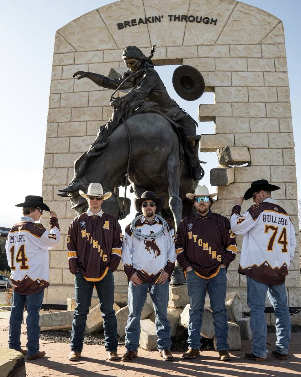 These @WyomingHockey jerseys go crazy 🔥