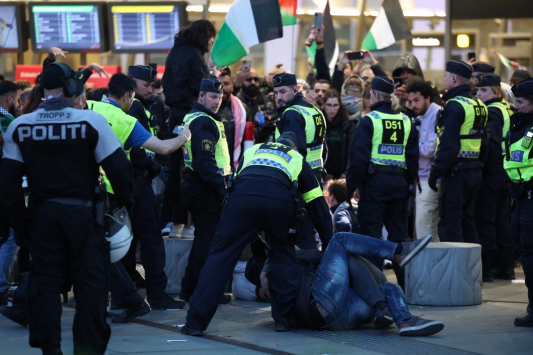 Buiten bij de songfestival arena nu. Wat een chaos deze editie.