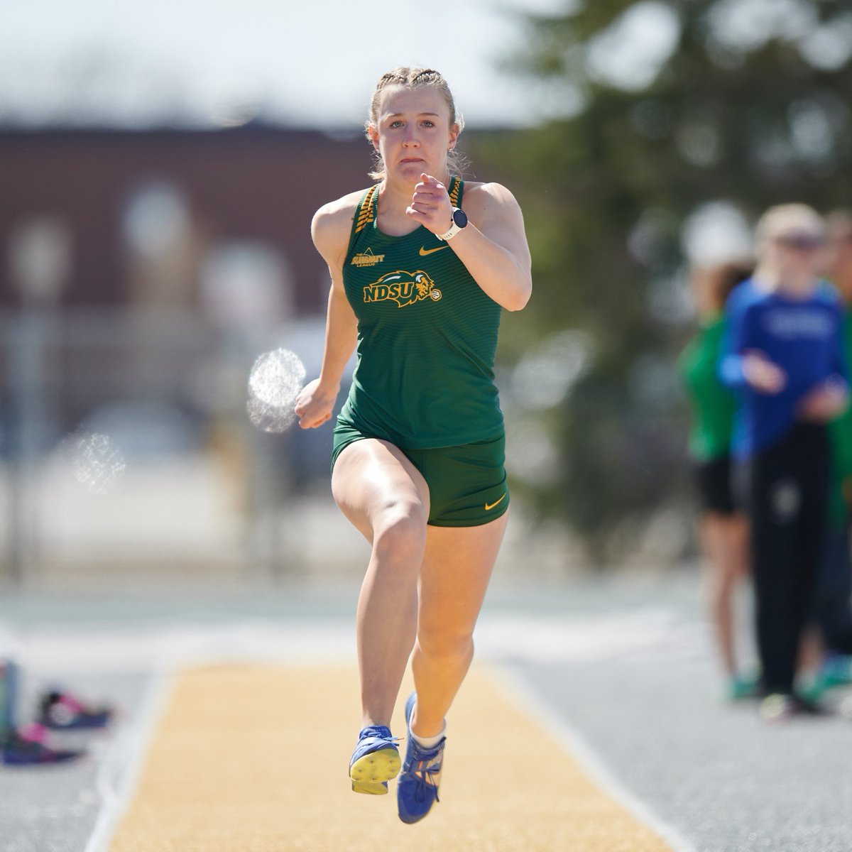 The Bison women finished 4-6-7 in the triple jump at the Summit League Championships. 4. Joy Nnantah, 39-07.25 (12.07m) 6. Grace VanErp, 39-04.00 (11.99m) 𝑷𝑹 7. Ella Gardner, 38-11.00 (11.86m)