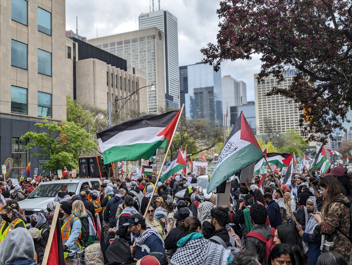 🚨 HAPPENING NOW: Thousands gather in front of the US Consulate in Toronto to commemorate the Nakba, which comprised the destruction of Palestinian society and homeland. For Palestinians, the Nakba never ended, but has been ongoing for the past 76 years.