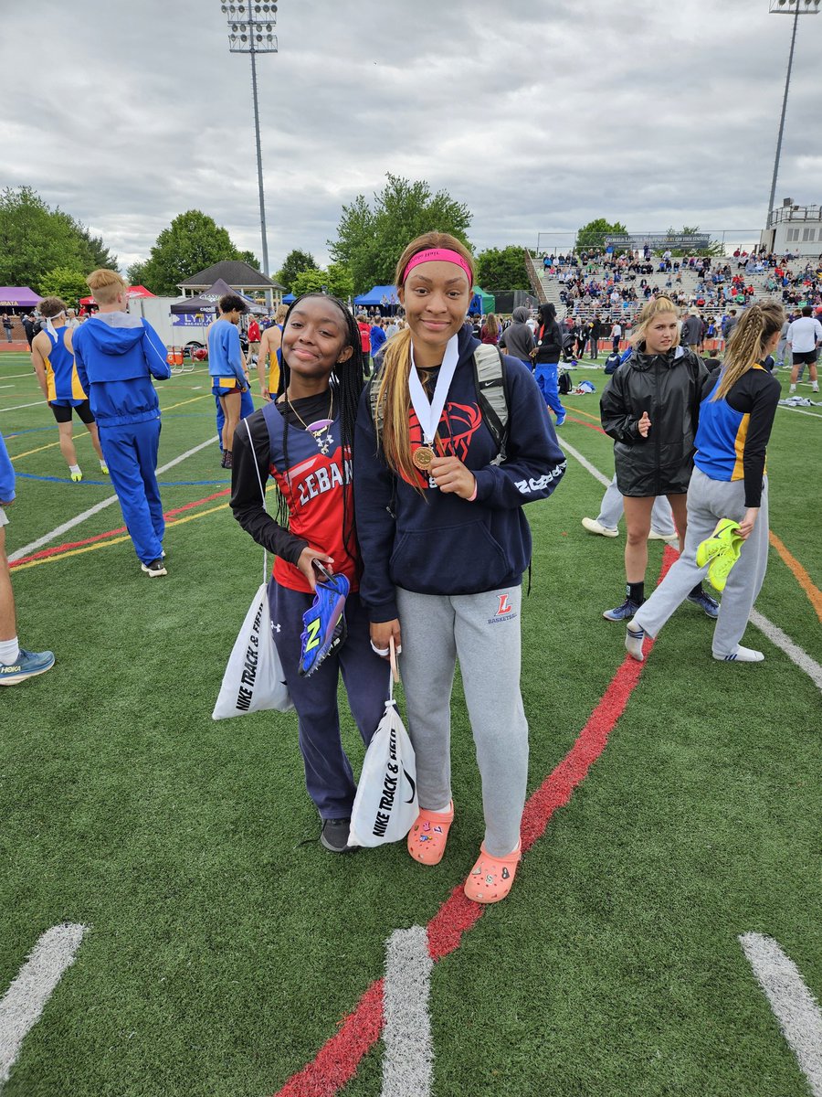 Zariyah Whigham brings home a 3rd place bronze medal in long jump with a leap of 18' 0.25"! Go Cedars!!! 🌲 🌲 🌲