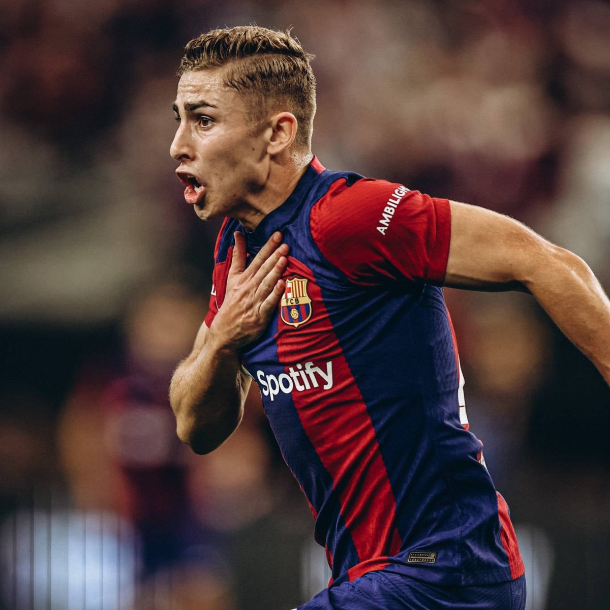 🚨🎖| JUST IN: Barcelona are working on the RENEWAL of Fermín Lopez. Xavi counts on him fully and considers him non-transferable. He already renewed his contract last summer until 2027 but Barça want him to extend further 1-2 years. [@tjuanmarti] #fcblive ⭐