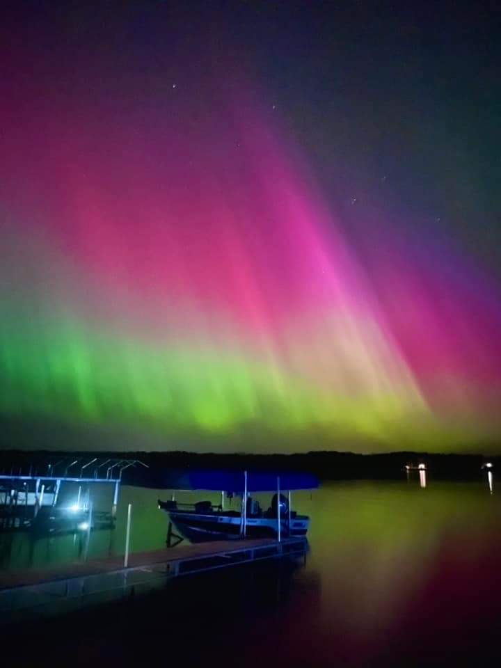 Detroit Lakes - wow #amazing #lights #Auroraborealis #solarstorm #earth #universe