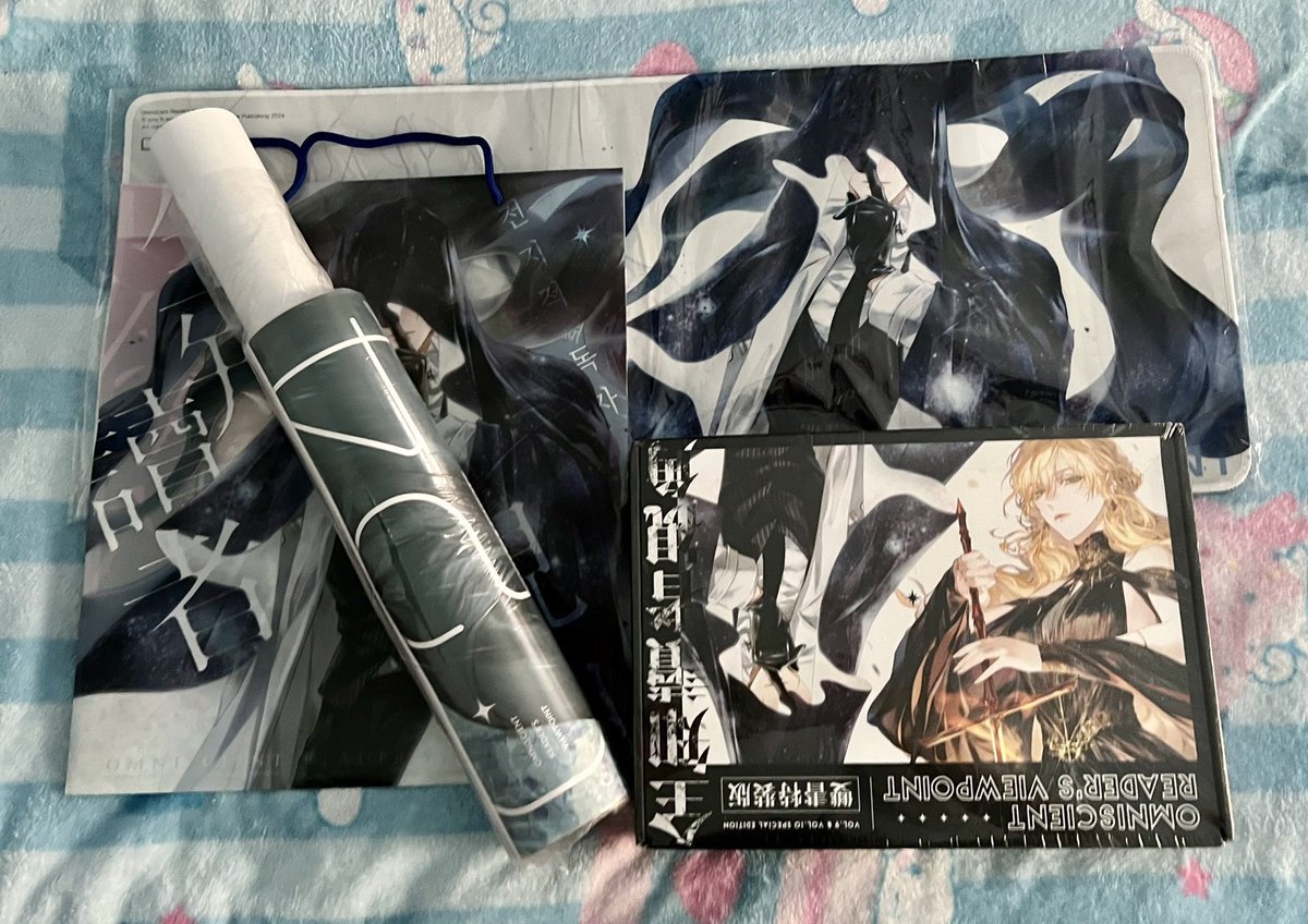 BloomTenshi's tweet photo. PACKAGED ARRIVED SAFELY!! 🙏 Swooning over how pretty everything is! 😍 Thank you so much @StarStreamGO for hosting!!! 💕✨💖 https://t.co/HEO3cAMf7F