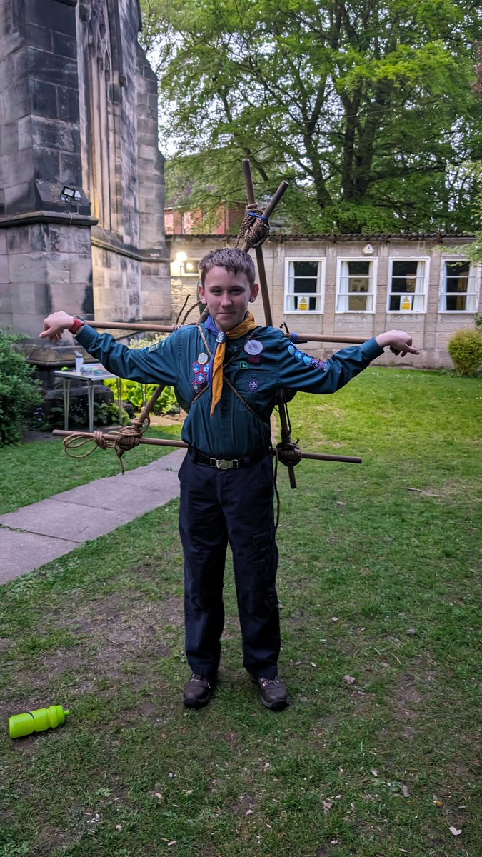 A busy evening at Scouts on Friday. To start, micro expedition planning ahead of next week's micro expedition on the chase 🌲 🗺️ 
Then pioneering a rucksack 🎒🪢 before a game of 'tarp ball' 🏀 😃
#PioneeredAtThe4th #SkillsForLife #Scouting #GoodForYou