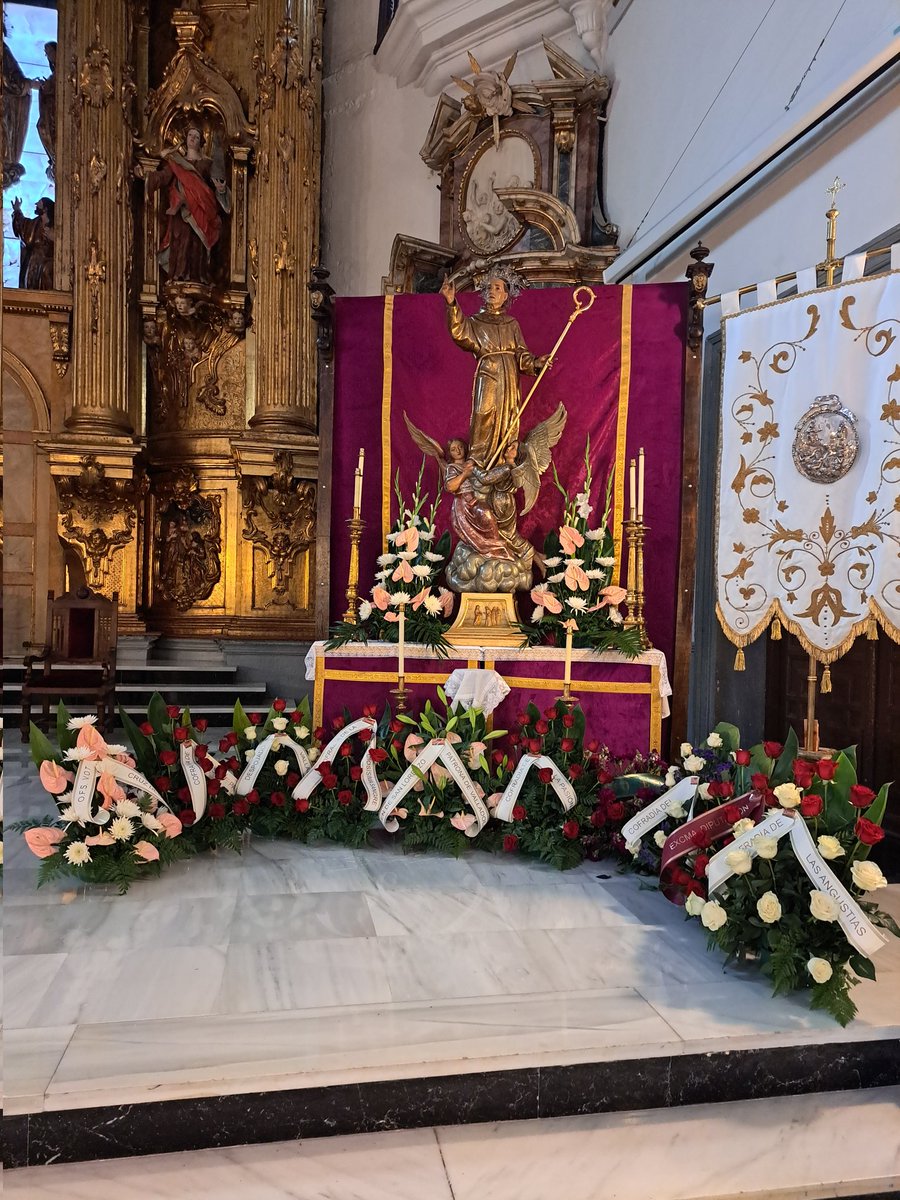 Agradecemos en este día a las cofradías de la @PatronaVa, @sagradapasion, @SantaVeraCruz y @OFSCruzdesnuda que nos han acompañado en el séptimo día de la Novena, así mismo agradecemos a la @SantaVeraCruz su Ofrenda floral a nuestro Santo Patrón