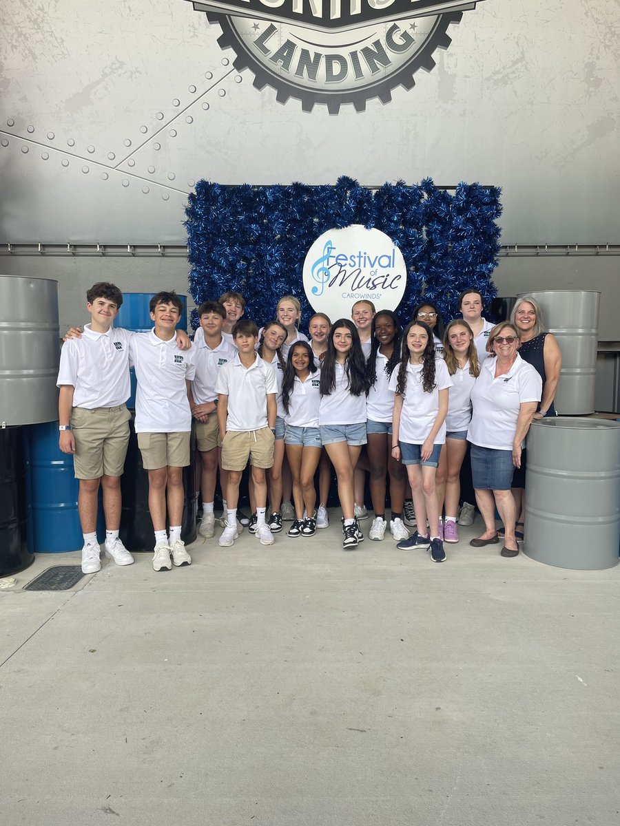 These middle school students have had a blast at Carowinds today!   Congrats to the choir who received a Superior and the band who received an Excellent!  #hpcacougars