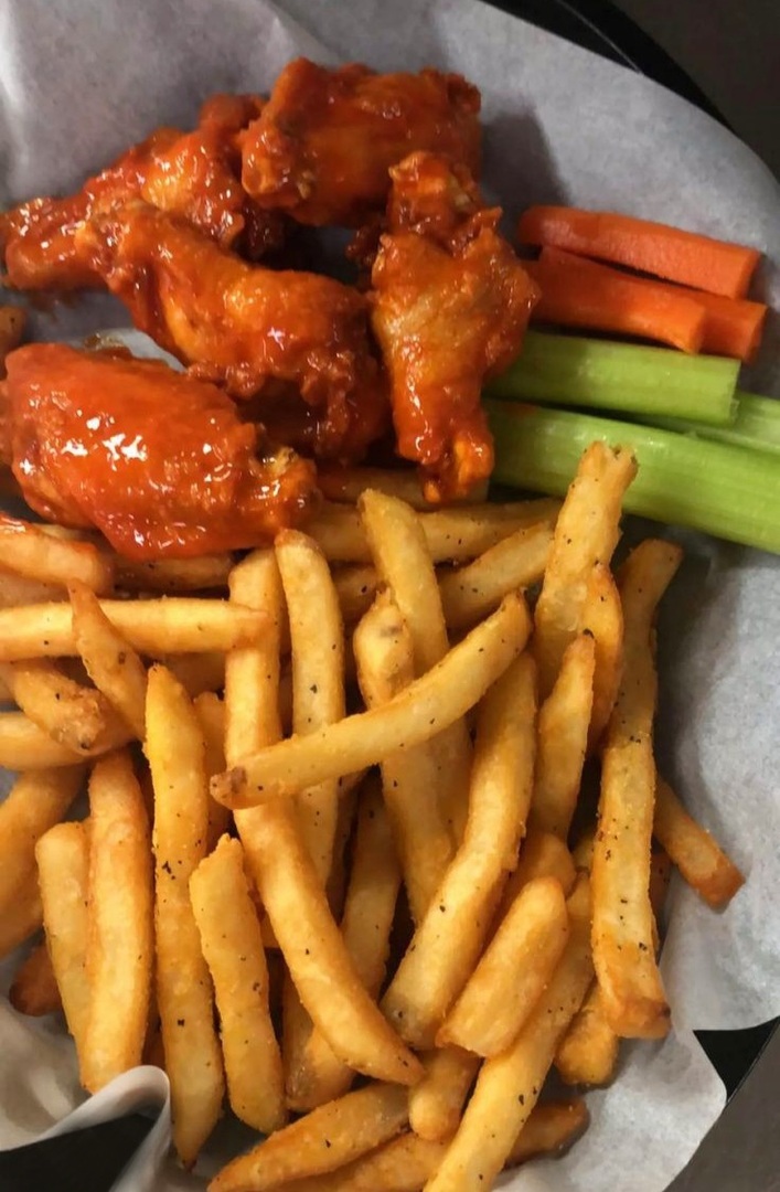 Hot 🔥 Wings 🍗 and Fries 🍟  homecookingvsfastfood.com 
#homecooking #homecookingvsfastfood #food #fastfood #foodie #yum #myfood #foodpics