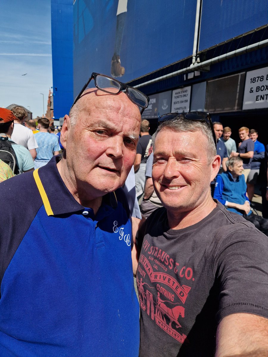 Todays the day that just keeps giving. It was great to bump into @speedomick in his civvies on Goodison Road after his barnstorming performance in the Council Chamber on Thursday. Most clubs think they are special. However, ours is truly unique #UTFT