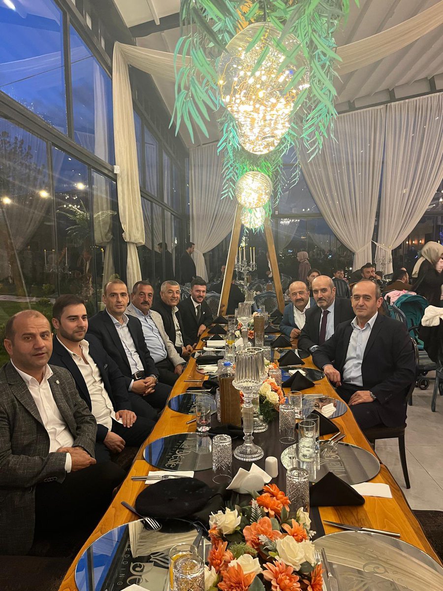 Fatih__Bildik's tweet photo. Önceki dönem meclis Üyemiz Hasan Şahin ağabeyimizin kıymetli torunları Yavuzalp, Metehan ve Batuhan evlatlarımızın sünnet merasimlerine İçişleri Bakan Yardımcımız Münir Karaloğlu ile katıldık.

Rabbim hayırlı mübarek kılsın..

#KalbimizAltındağ 

@akaltindag https://t.co/4dSY1Xlyua