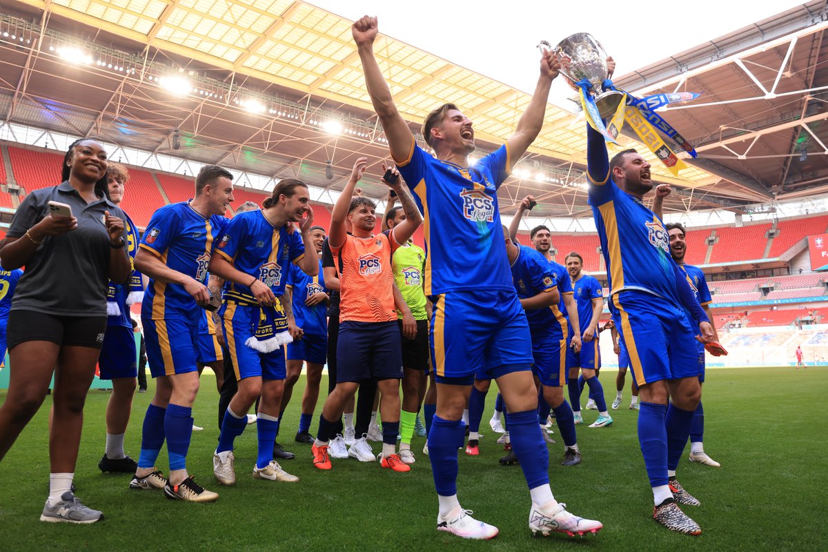 A day to remember under the arch 🏟️ 

Isuzu #FATrophy winners 🏆 @GatesheadFC 
Isuzu #FAVase winners 🏆 @RomfordFC 

#NonLeagueFinalsDay