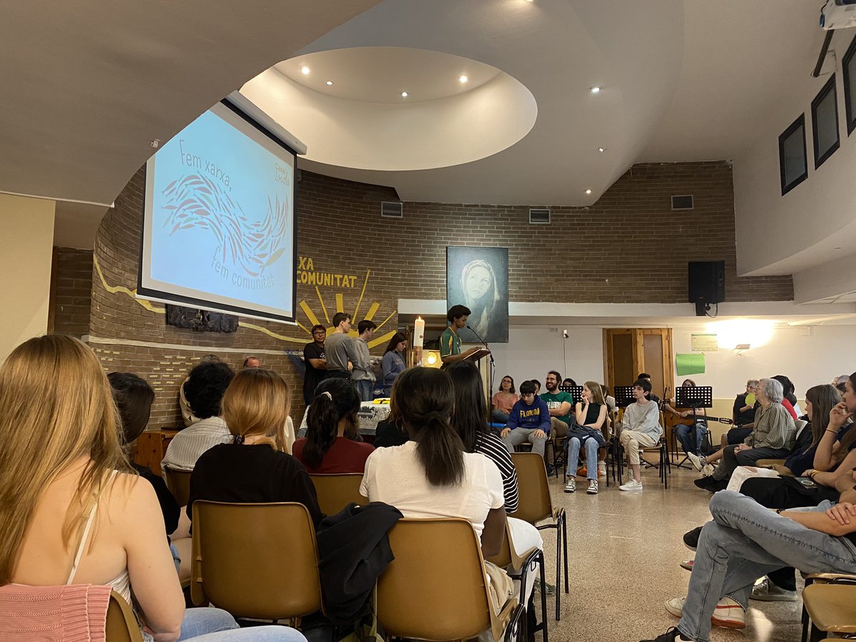 JovesLoiola's tweet photo. Tanquem un altre Servir+ de @JovesLoiola agraint amb comunitat tot el que hem compartit i viscut durant tota la jornada. Joves al servei dels altres❤️@JesuitesEdu @Casal_Loiola https://t.co/WR8YcNHrlT