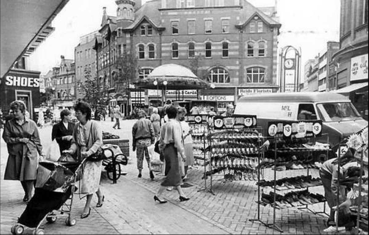 Cornmarket looking towards Arthur Square. Belfast. 1980s. (EPC)