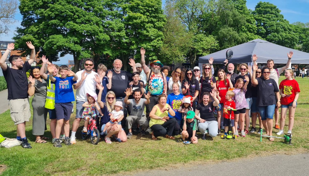 Fab sunny 'Let's Move South #Leeds' festival today in #Beeston. 100s of people of all ages + backgrounds, getting stuck into dozens of sports + activities together. Huge thanks to all partners + volunteers, + @KPeck801 for coordinating. Get in touch to get involved for 2025-.
