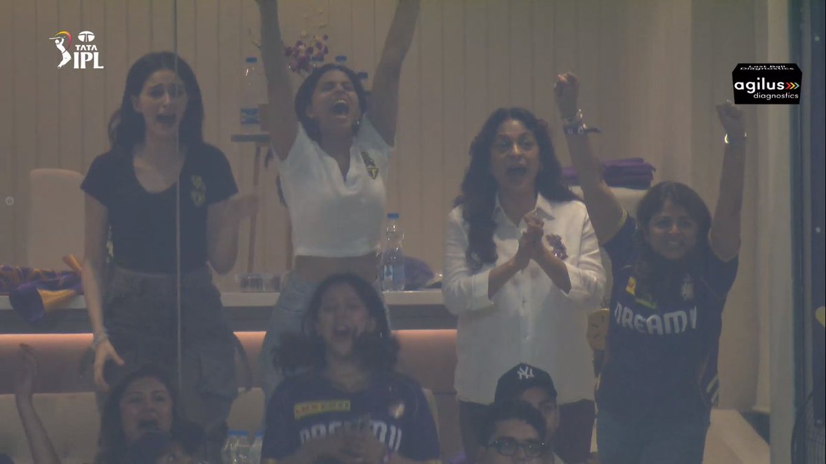 #KKR Qualifies 😍
Great to see Suhana and Juhi's happiness ❤️
Ananya has been so loyal to KKR ❤️