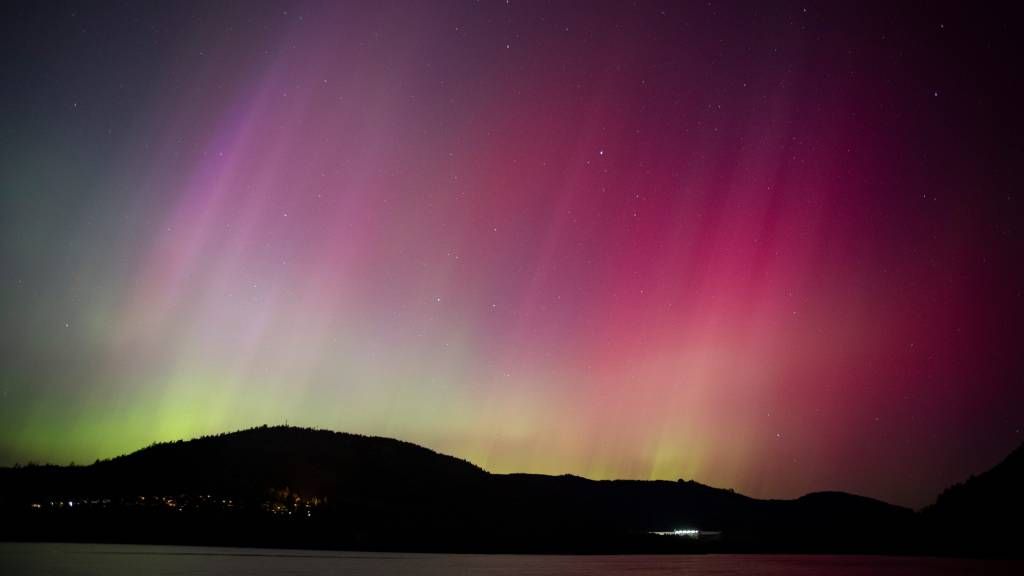 20 incredible northern lights photos of Aurora Borealis with global landmarks ftw.usatoday.com/lists/20-north…