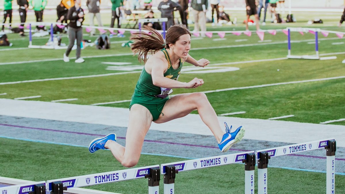 Bailee Dierks takes 2nd place in the Summit League 400m hurdles final, running a lifetime-best 58.76 to rank 3rd in NDSU history! Kaci Cooper was 4th in 1:00.54, and Angel Pratt 6th in 1:01.29.