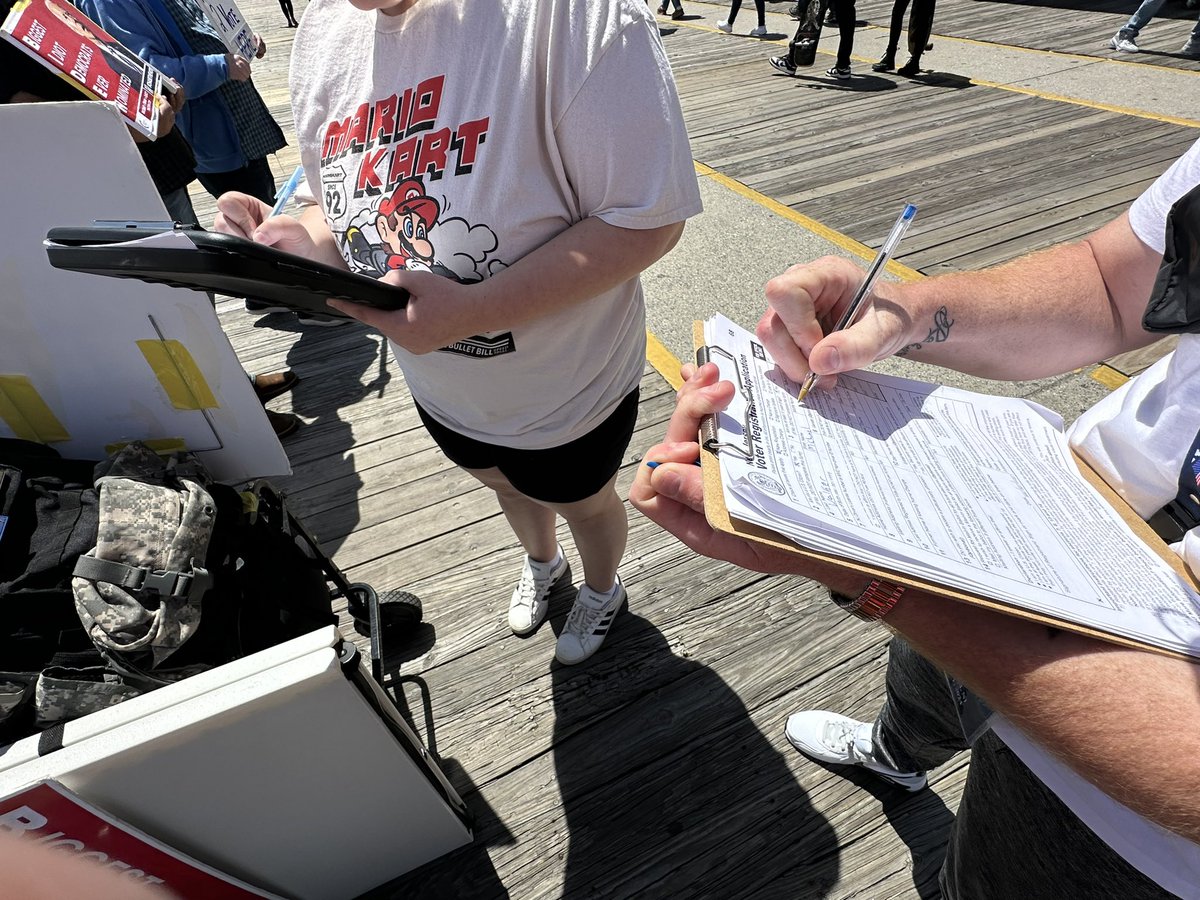 We are registering Gen Z like crazy at the Wildwood, New Jersey Trump Rally! 🇺🇸