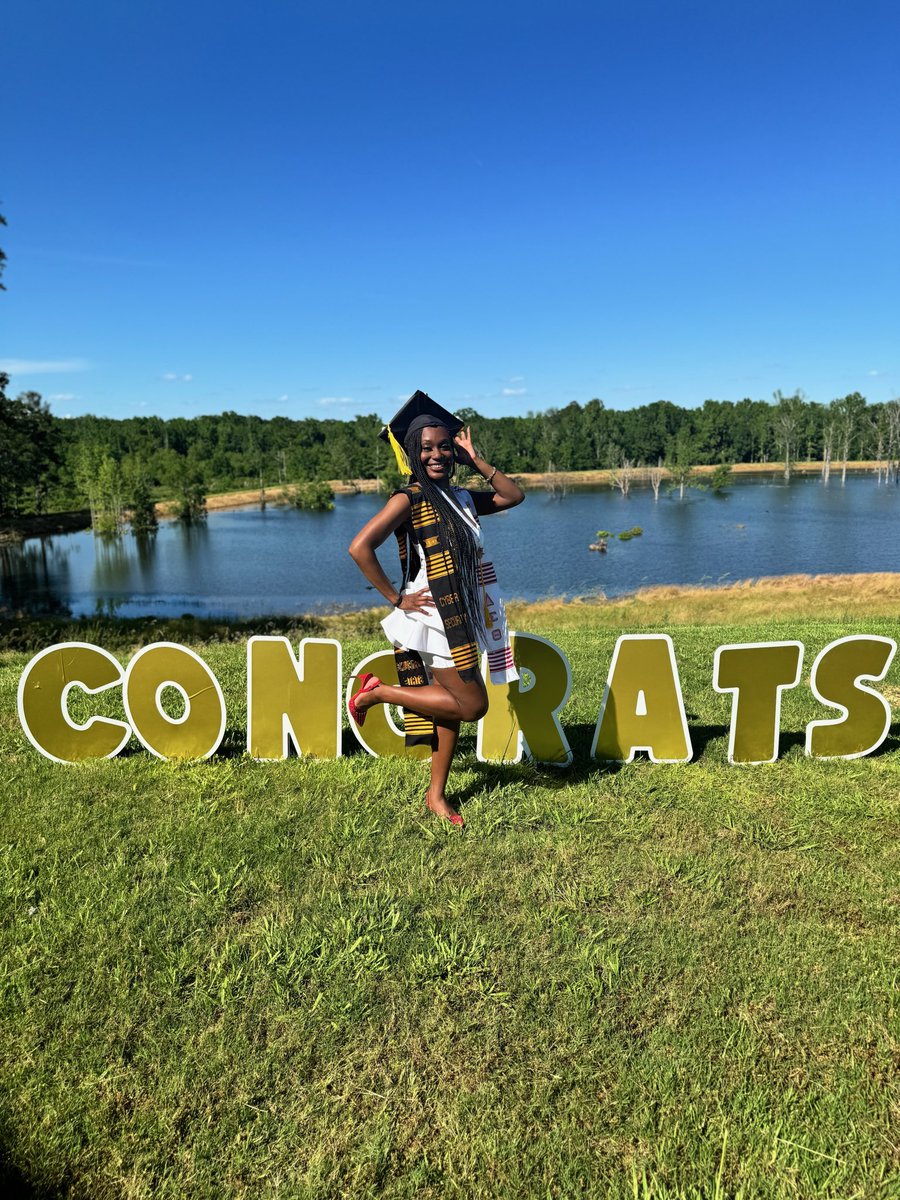 paulinegreenwil's tweet photo. 4 Years and 2 Degrees Later…
Pauline Green-Williams 
B.S. In Cybersecurity 
U.C. In Data Analytics 👩🏾‍💻❤️ #gramfam #blackwomenintech https://t.co/50jhnH9fpe
