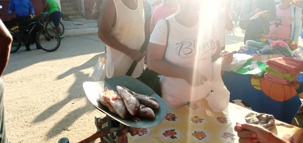 Venta de productos muy demandados por la población, hoy en feria integral agropecuaria en #Niquero. Feria por el día de las madres. @YudelkisOrtizB