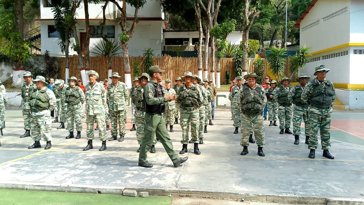 #ZODICAPITAL | Un total de 81 Milicianos y Milicianas hoy #11May fueron adiestrados en la sede de la UES Cotiza.

Donde el @CMDTE_CZGNB43_ instruyó en Instrucción Teórica y Funciones del Plan República, Simulacro Electoral, Actuación en Orden Público y Teoría-Práctica MTRR.