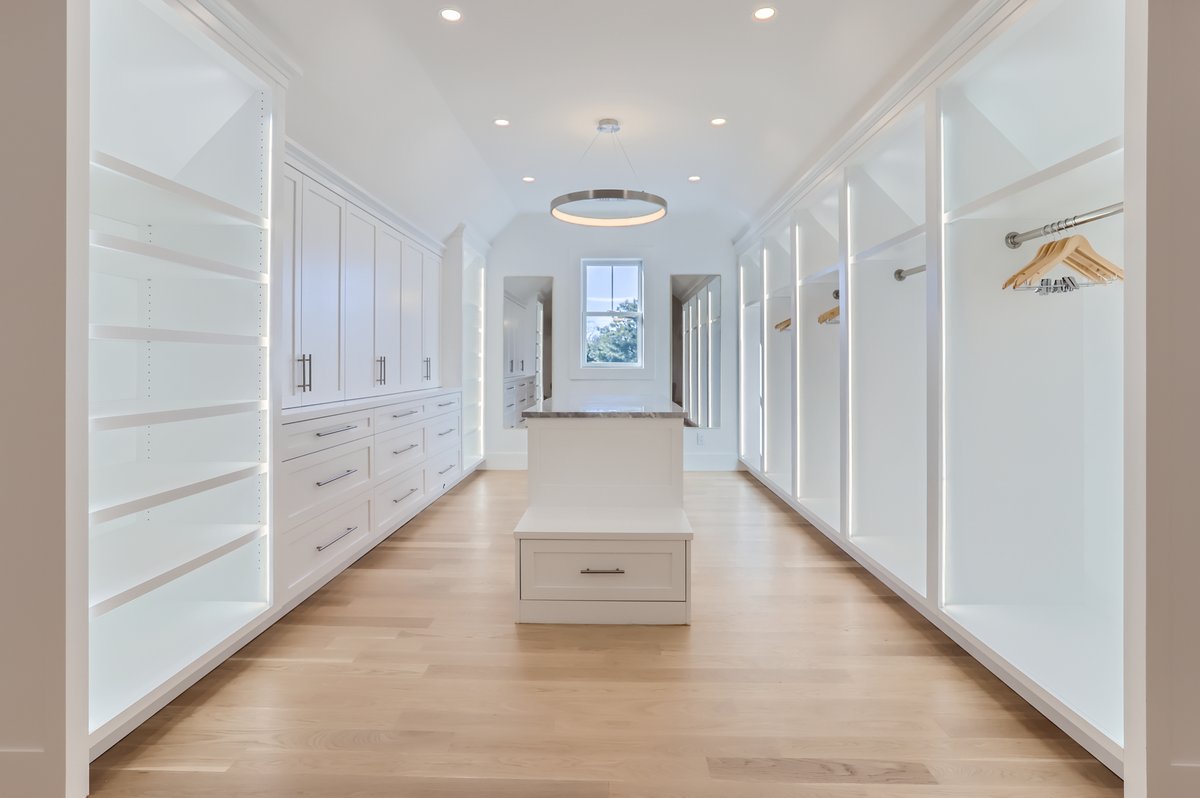 Ready for Summer 2024!
Exquisite attention to detail and stunning finishes in this brand new custom home in Edgartown.
4 bedroom & 4 plus 3 half bathroom, over 7000 sq ft  plus a pool and spa.  $5,495,000
Call us 508 696 9999  

ow.ly/3Yvi50Rwn7n