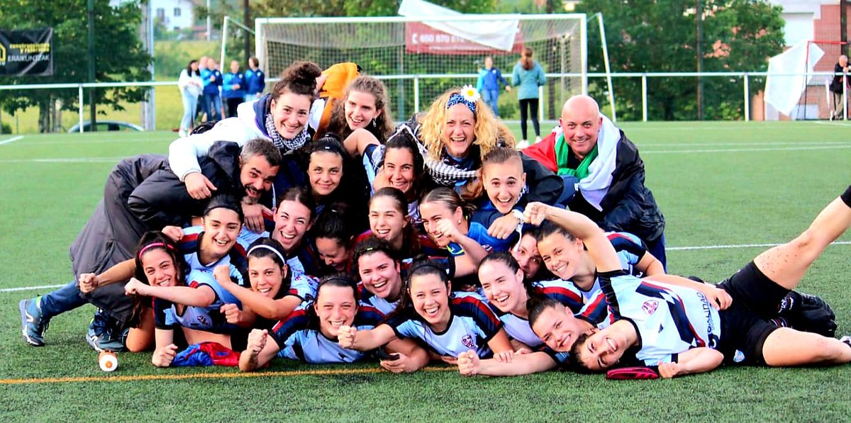 Federación Vizcaína de Fútbol (@fvf_bff) on Twitter photo El <a href="/uritarrakt/">Uritarra KT</a> femenino se proclama campeón de Segunda Regional tras ganar al <a href="/BalmasedaFC/">Balmaseda F.C.</a> , rival directo por el título.
ZORIONAK!!
Uritara KT emakumezkoen taldea Bigarren Erregionaleko txapeldun aldarrikatzen da Balmaseda, titulurako arerio zuzena irabazi ostean. El <a href="/uritarrakt/">Uritarra KT</a> femenino se proclama campeón de Segunda Regional tras ganar al <a href="/BalmasedaFC/">Balmaseda F.C.</a> , rival directo por el título.
ZORIONAK!!
Uritara KT emakumezkoen taldea Bigarren Erregionaleko txapeldun aldarrikatzen da Balmaseda, titulurako arerio zuzena irabazi ostean.