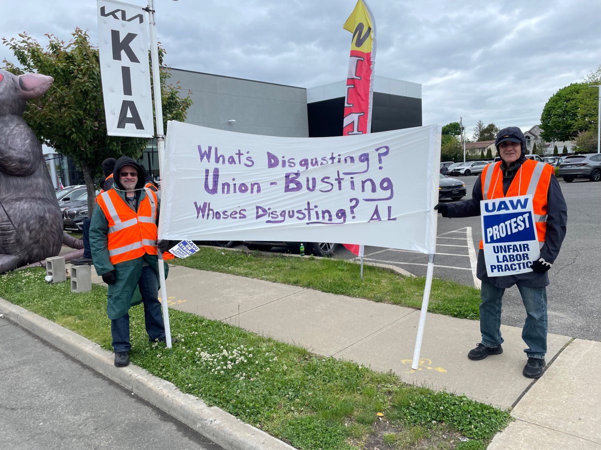 One day longer, one day stronger. Members of UAW Local 259 at South Shore Kia are holding the line for economic justice and a fair contract! #StandUpUAW